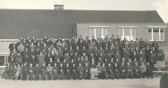 1959 - Plus de 100 travailleurs