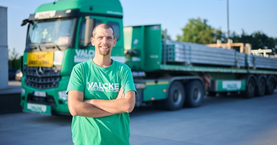  Valcke Prefab Beton chauffeur speciaal vervoer 
